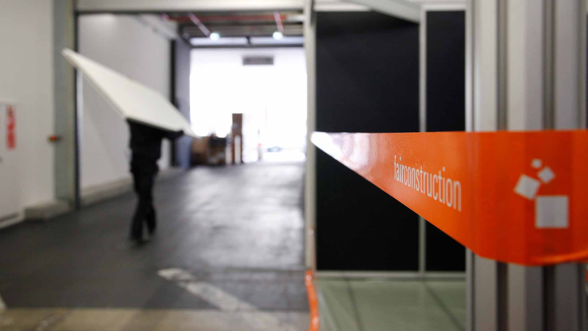 Exhibition construction: Exhibition center with a barrier tape from fairconstruction